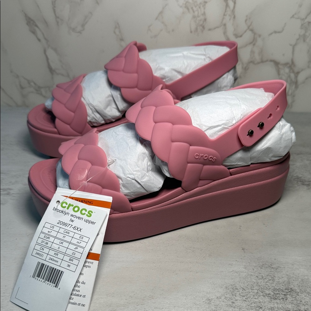 Crocs Women's Brooklyn Woven Low Wedge Sandals women’s 7 BRAND NEW